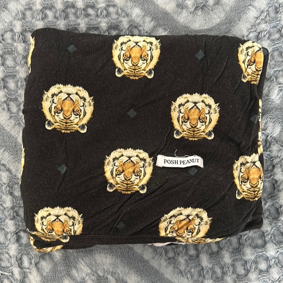 Posh Peanut Bedding Posh Peanut Mateo Patoo Poshmark